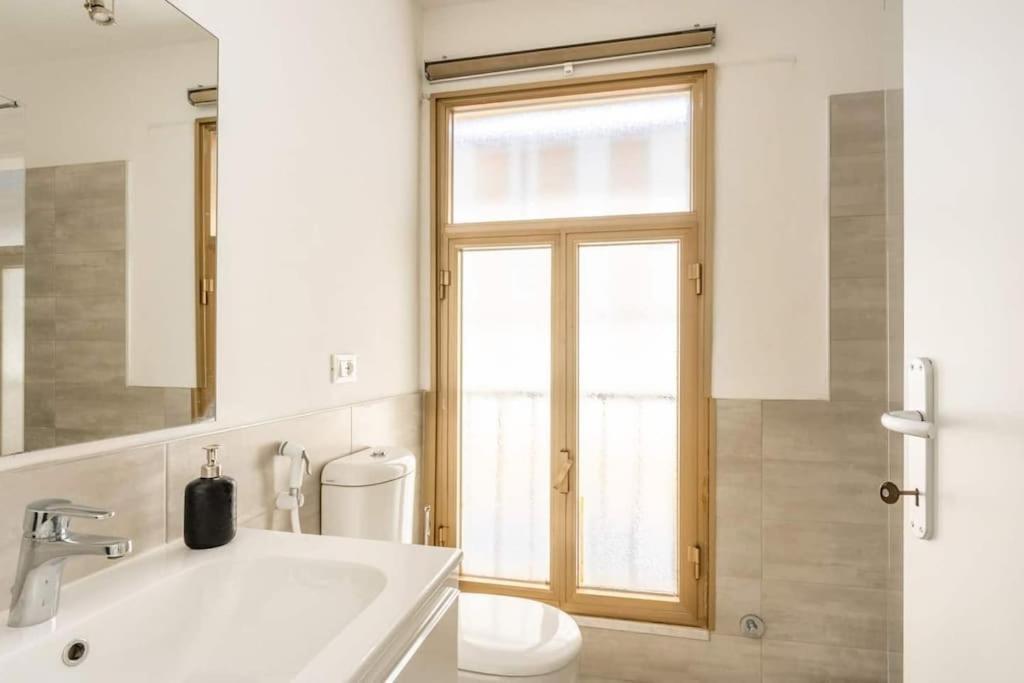 Cute Flat Near The With Parking Apartment *